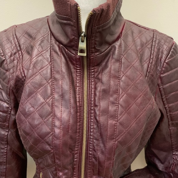 GUESS | Burgundy Faux Leather Quilted Jacket Small - Picture 2 of 13